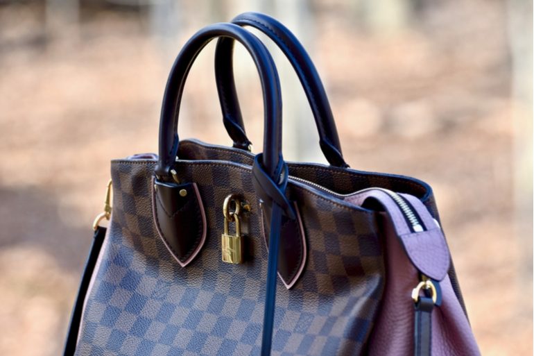 Les nouveaux sacs Louis Vuitton sont équipés d&#39;écrans OLED | Mode in Textile